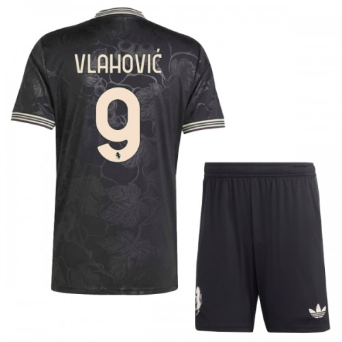 Virallinen Fanipaita + Shortsit Juventus Vlahovic 9 Kolmas Pelipaita 2025-26 - Lasten Virallinen Fanipaita + Shortsit Juventus Vlahovic 9 Kolmas Pelipaita 2025-26 - Lasten